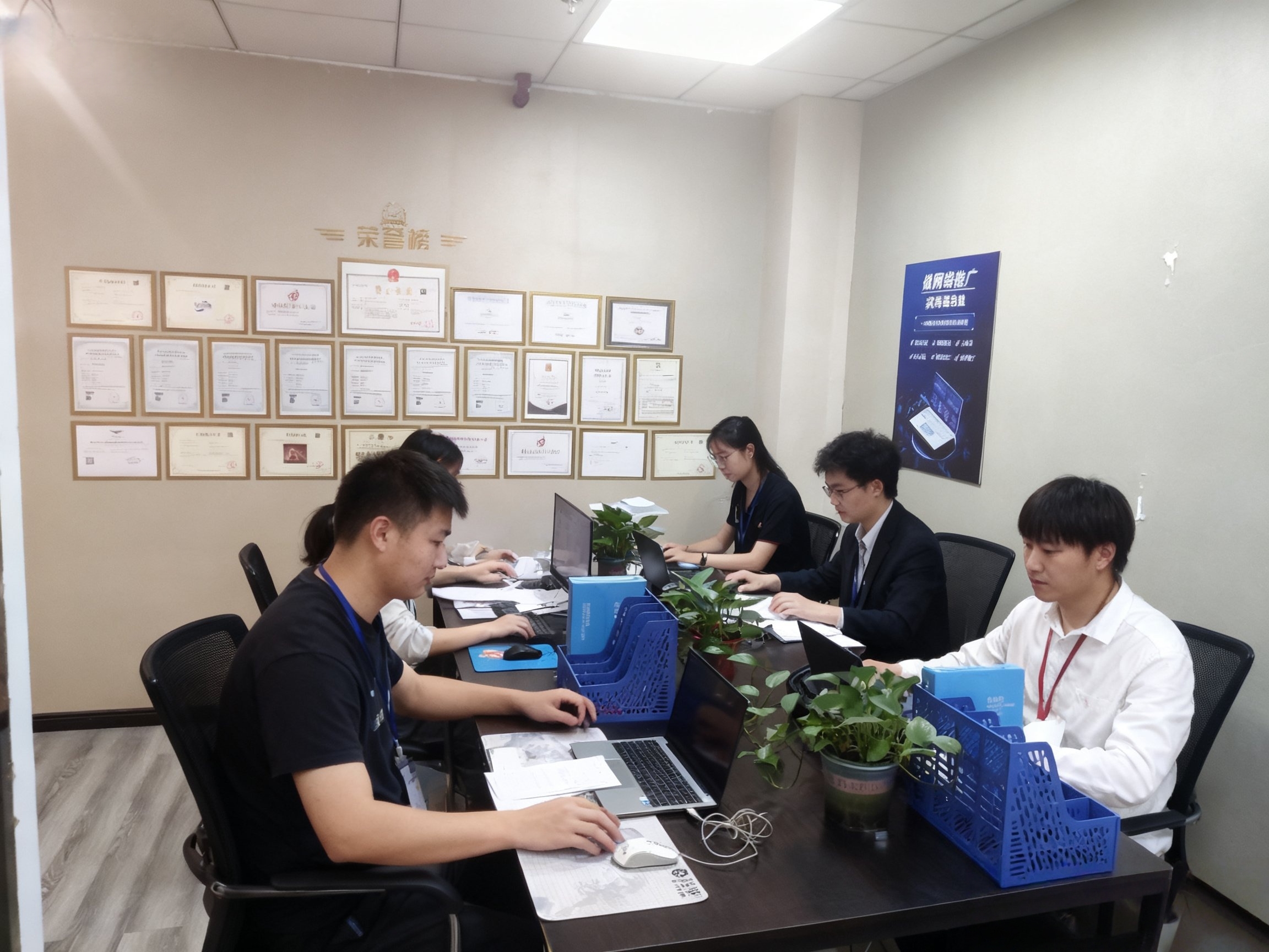 公司实拍：项目推进与业务讨论展示